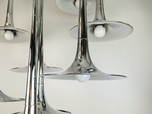 12-light tromba chandelier, Goffredo Reggiani for Reggiani illuminazione, 1960-70s Chrome Plated Metal & Brass
