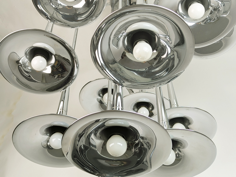 Chrome plated metal 1970s 12-lights trumpet chandelier by Reggiani_08 12-light tromba chandelier, Goffredo Reggiani for Reggiani illuminazione, 1960-70s Chrome Plated Metal & Brass