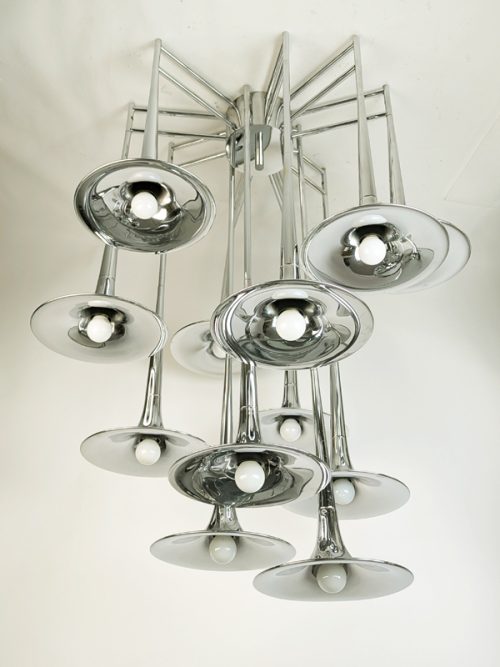 12-light tromba chandelier, Goffredo Reggiani for Reggiani illuminazione, 1960-70s Chrome Plated Metal & Brass