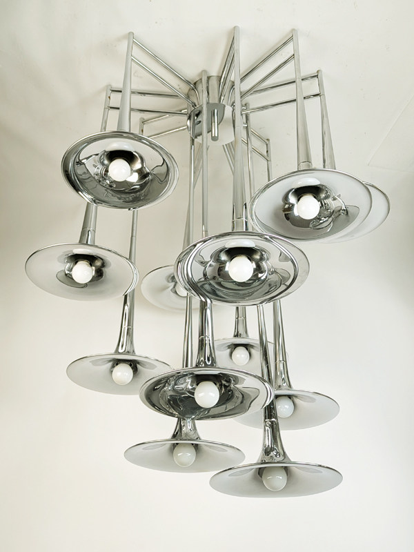Chrome plated metal 1970s 12-lights trumpet chandelier by Reggiani_12 12-light tromba chandelier, Goffredo Reggiani for Reggiani illuminazione, 1960-70s Chrome Plated Metal & Brass