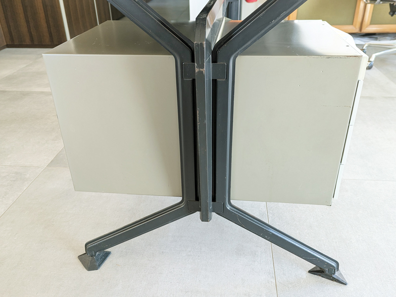 grey vinyl & metal 1960s Serie Arco desk by BBPR for Olivetti_09 Arco desk, Studio BBPR (Banfi, Belgioioso, Peressuti, Rogers) for Olivetti, 1960s Painted Metal, skai & Plastic
