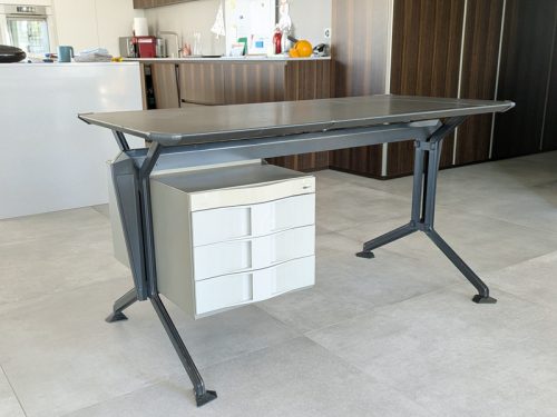 Arco desk, Studio BBPR (Banfi, Belgioioso, Peressuti, Rogers) for Olivetti, 1960s Painted Metal, skai & Plastic