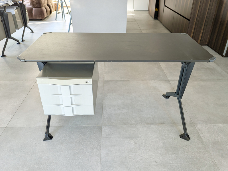 grey vinyl & metal 1960s Serie Arco desk by BBPR for Olivetti_17 Arco desk, Studio BBPR (Banfi, Belgioioso, Peressuti, Rogers) for Olivetti, 1960s Painted Metal, skai & Plastic