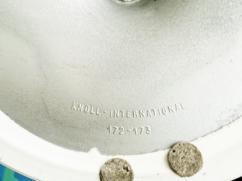 white cast aluminum & wood 1970s tulip round table by Knoll_04